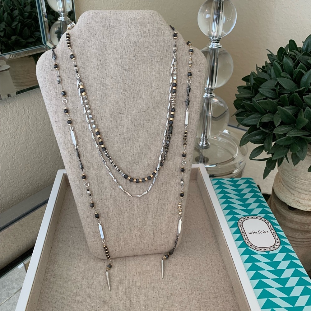 Amelie Lariat Necklace